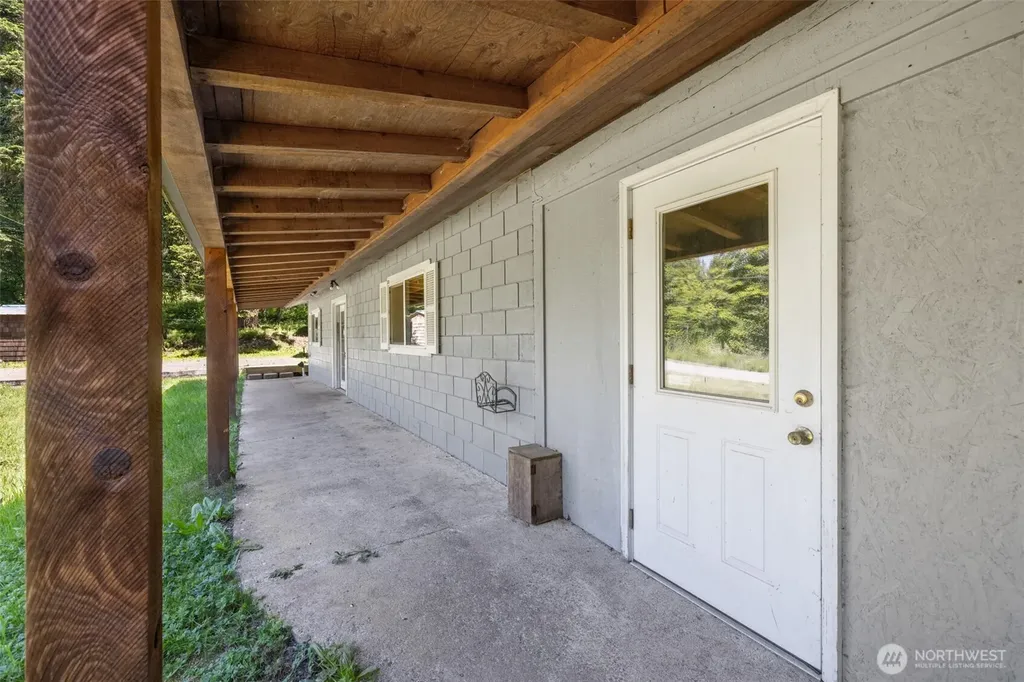 33 Baskins Road Port Angeles WA 98363