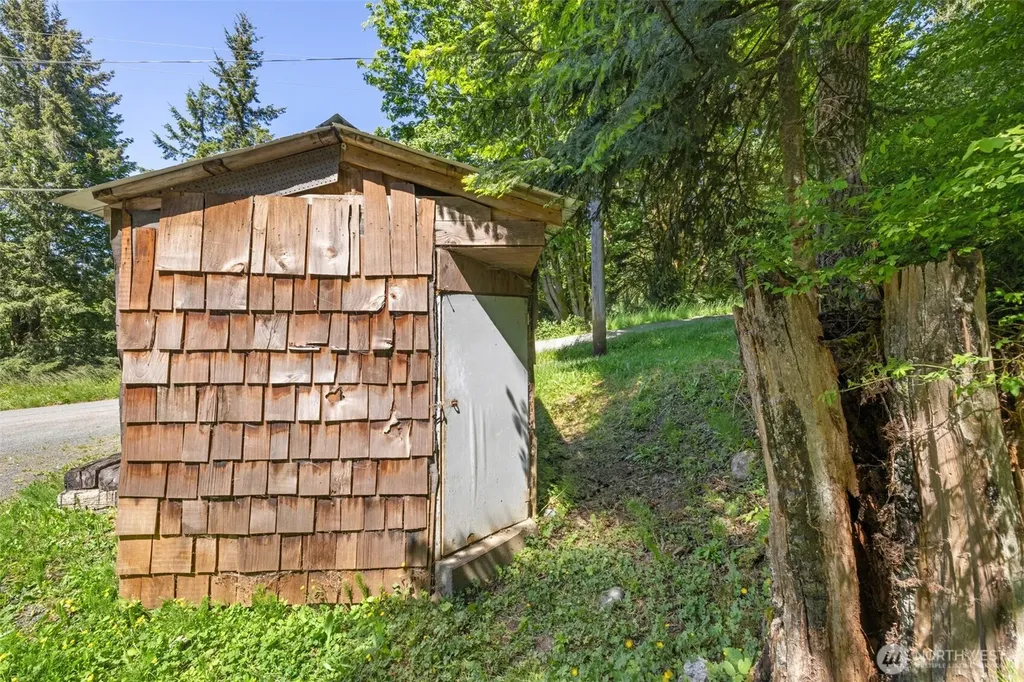 33 Baskins Road Port Angeles WA 98363