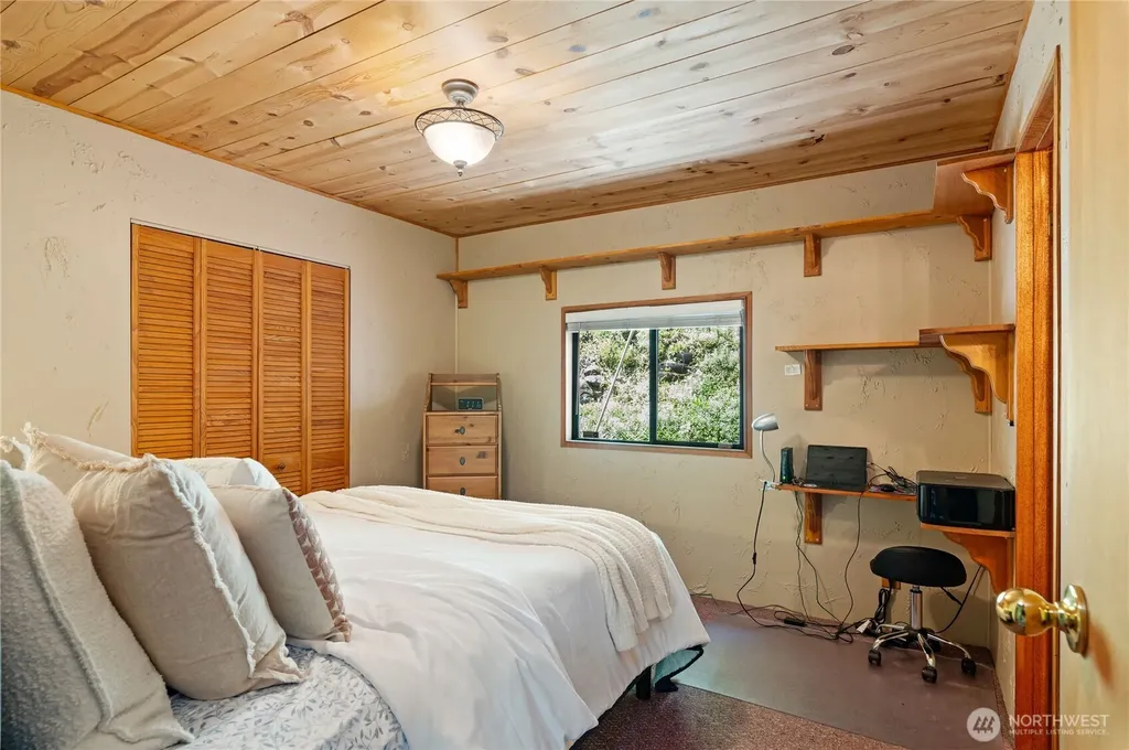 41 NE Virgina Avenue Belfair WA 98528