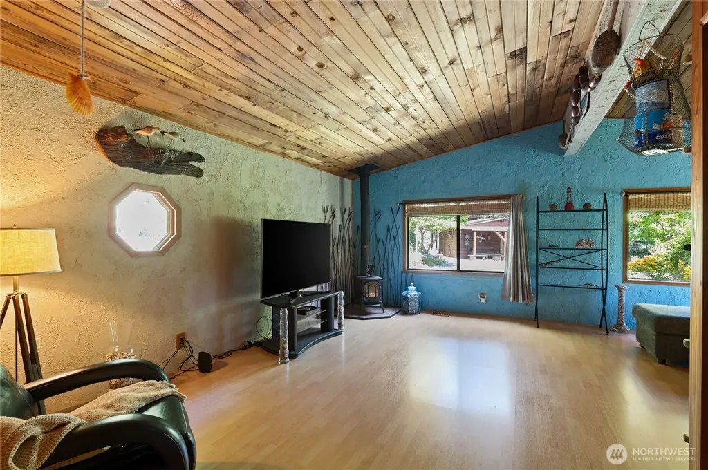41 NE Virgina Avenue Belfair WA 98528