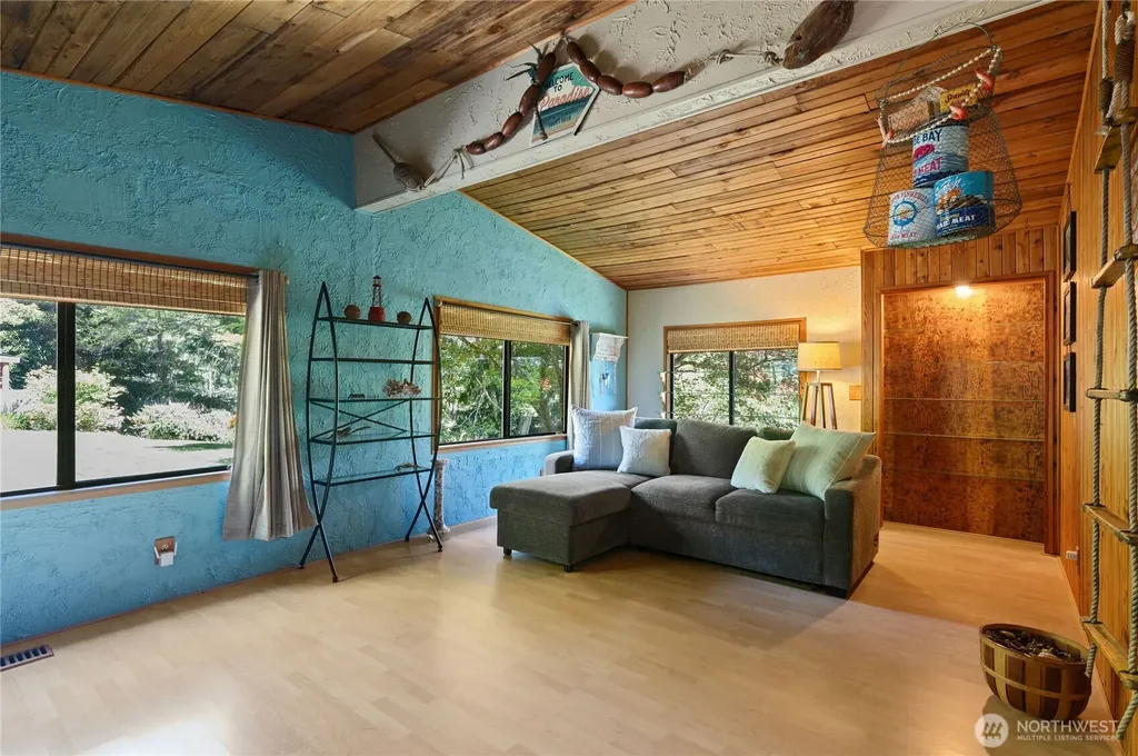 41 NE Virgina Avenue Belfair WA 98528