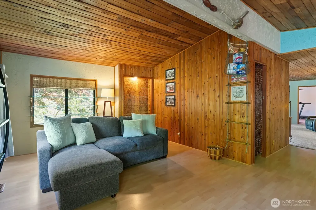 41 NE Virgina Avenue Belfair WA 98528