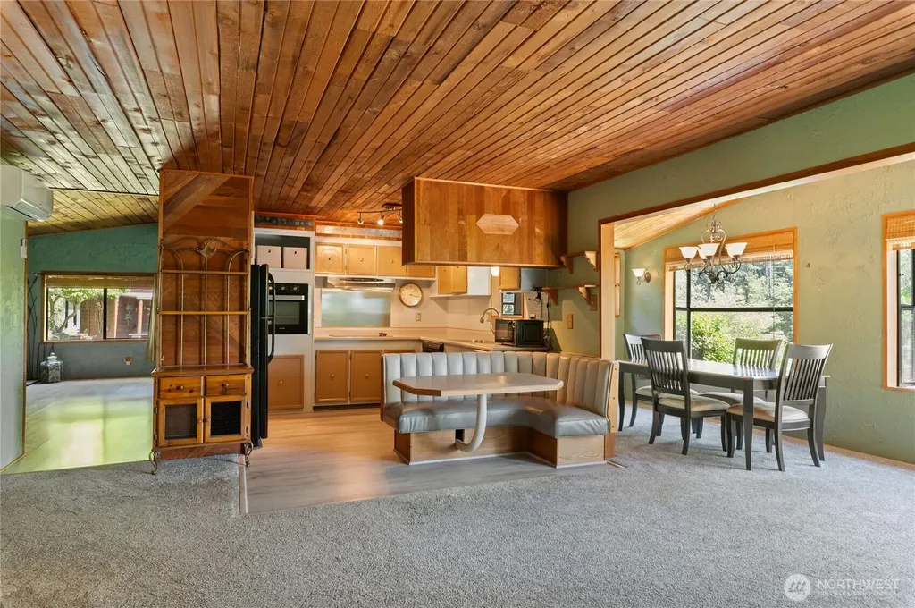41 NE Virgina Avenue Belfair WA 98528