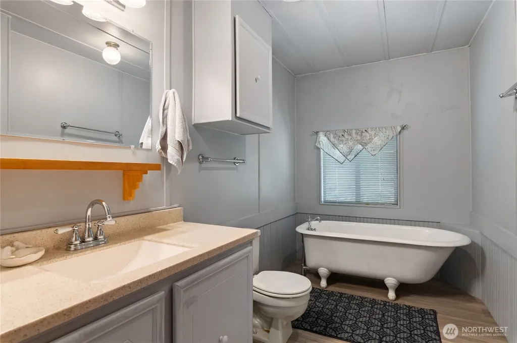 41 NE Virgina Avenue Belfair WA 98528