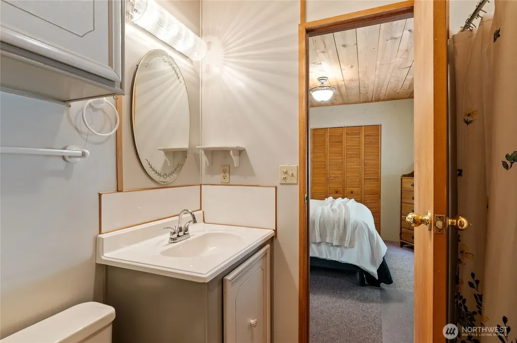 41 NE Virgina Avenue Belfair WA 98528
