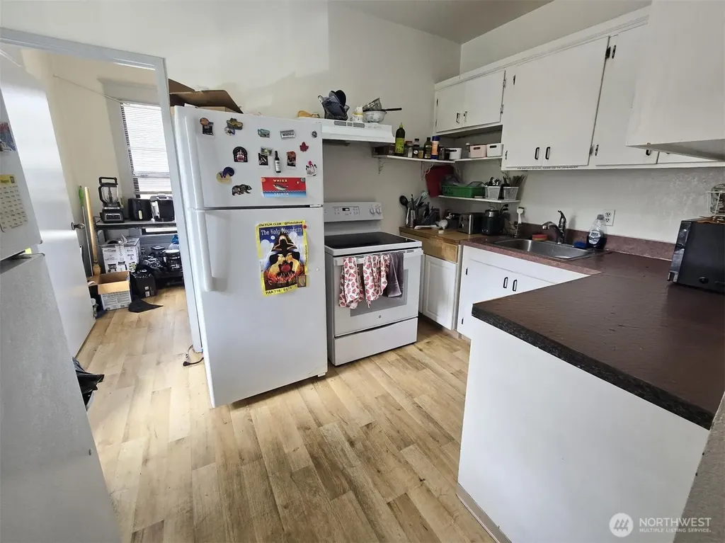 5201 19th Avenue NE Seattle WA 98105