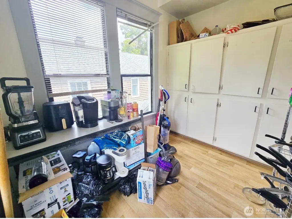 5201 19th Avenue NE Seattle WA 98105