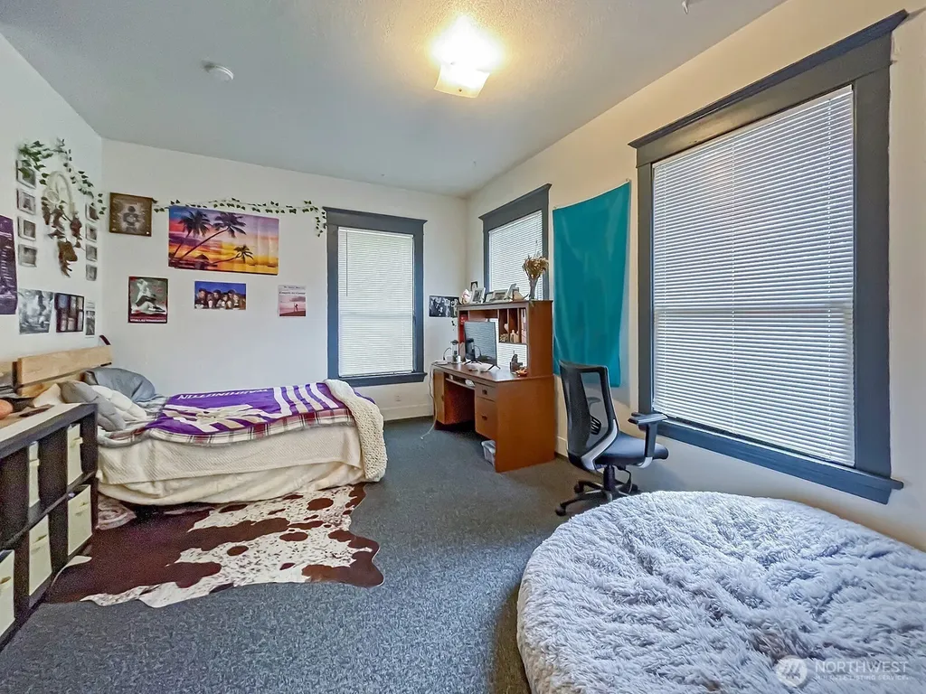 5201 19th Avenue NE Seattle WA 98105