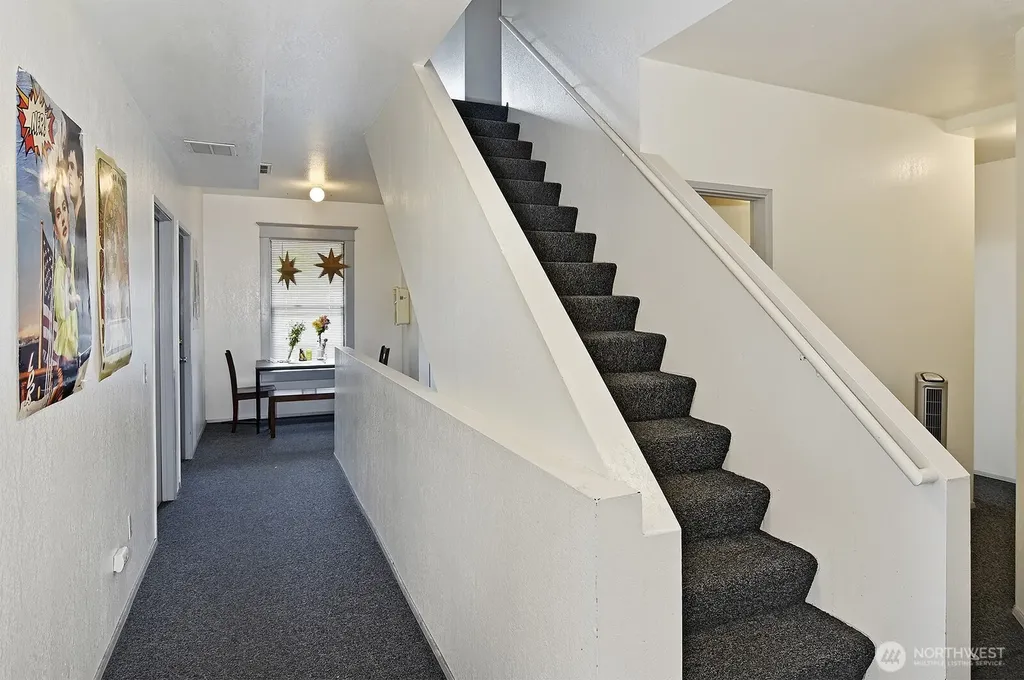 5201 19th Avenue NE Seattle WA 98105