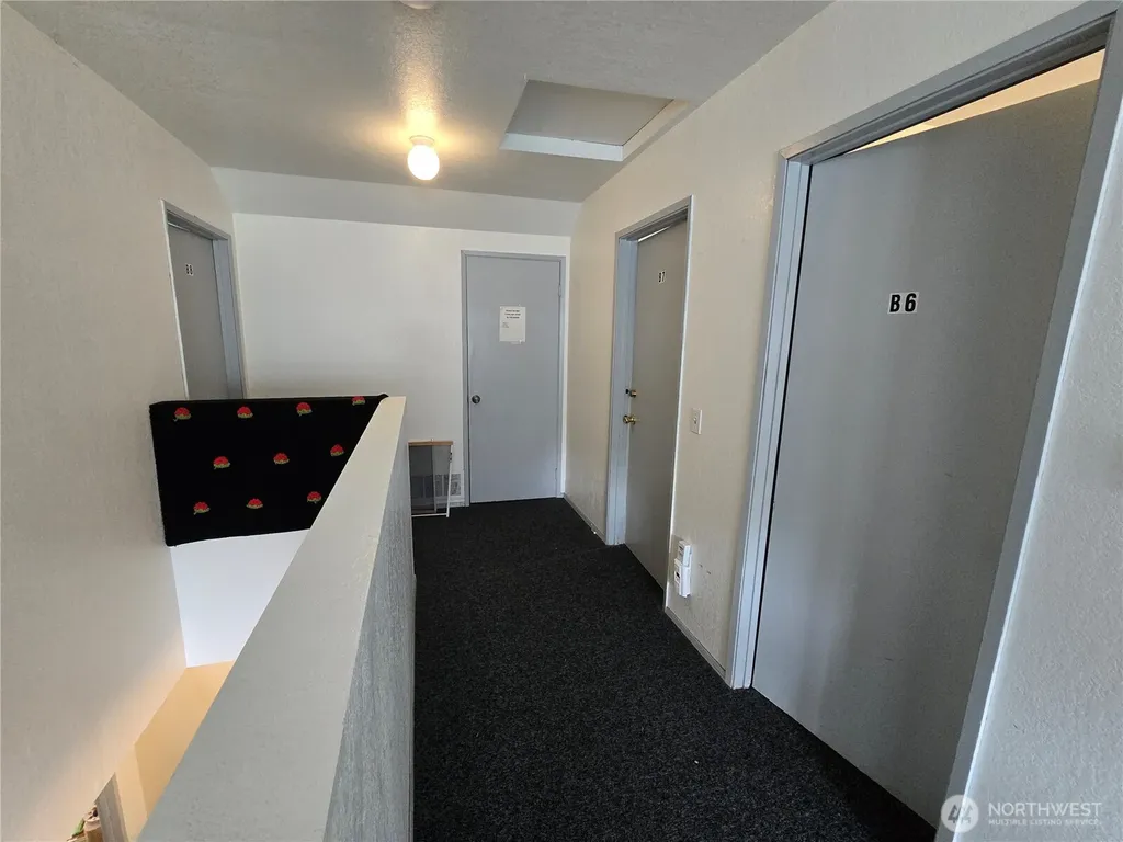 5201 19th Avenue NE Seattle WA 98105
