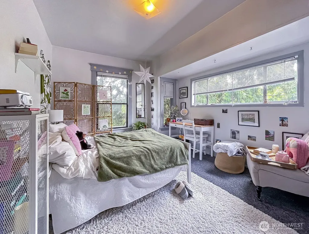 5201 19th Avenue NE Seattle WA 98105