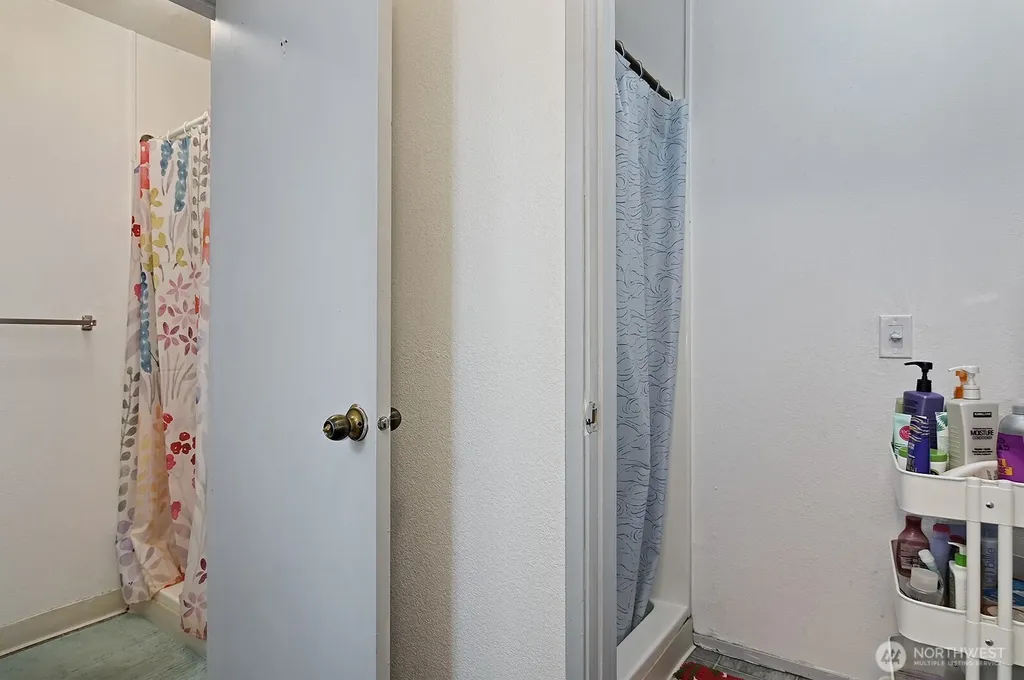 5201 19th Avenue NE Seattle WA 98105
