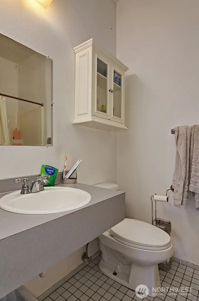 5201 19th Avenue NE Seattle WA 98105