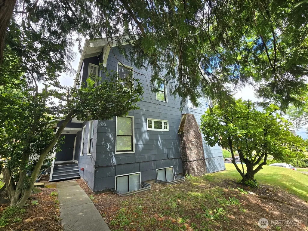 5201 19th Avenue NE Seattle WA 98105
