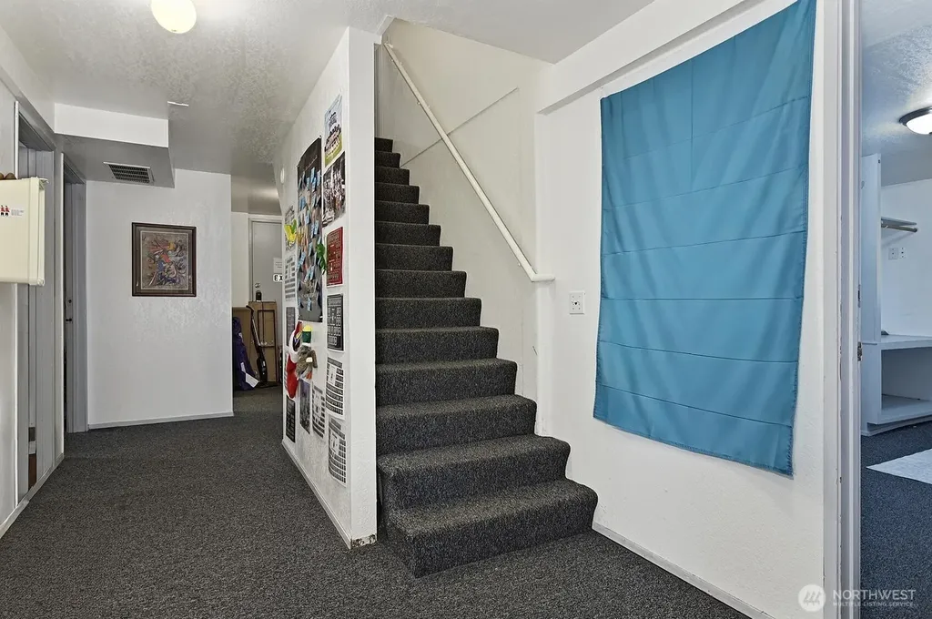 5201 19th Avenue NE Seattle WA 98105