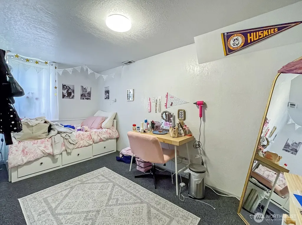 5201 19th Avenue NE Seattle WA 98105