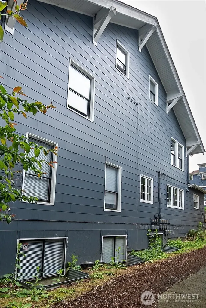 5201 19th Avenue NE Seattle WA 98105