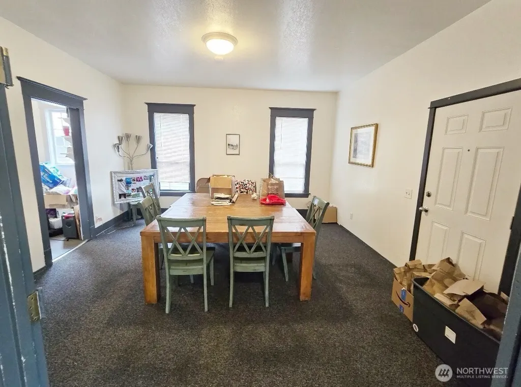 5201 19th Avenue NE Seattle WA 98105