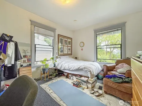 5201 19th Avenue NE Seattle WA 98105