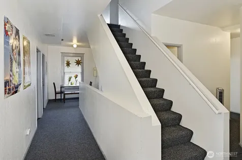 5201 19th Avenue NE Seattle WA 98105