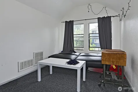 5201 19th Avenue NE Seattle WA 98105