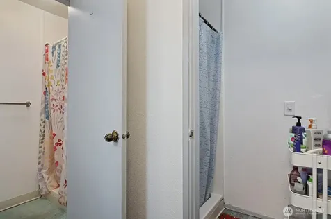 5201 19th Avenue NE Seattle WA 98105