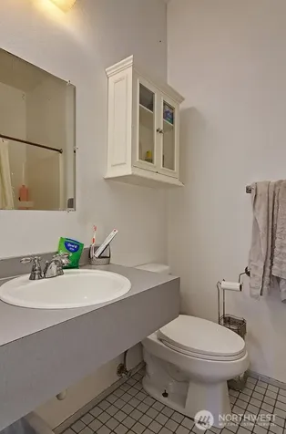 5201 19th Avenue NE Seattle WA 98105