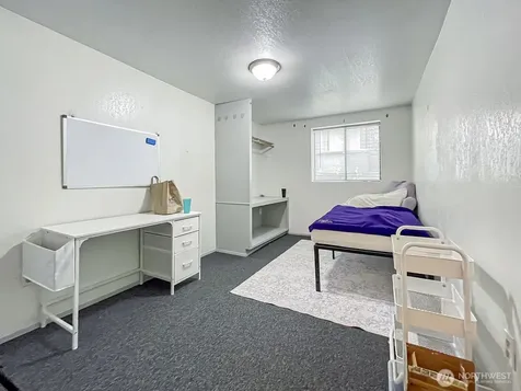5201 19th Avenue NE Seattle WA 98105