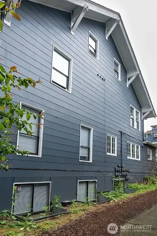5201 19th Avenue NE Seattle WA 98105