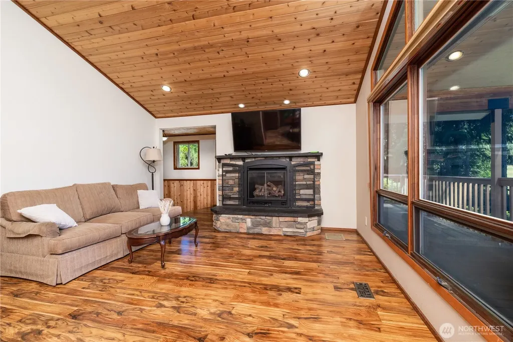 70 N Handicap Place Hoodsport WA 98548