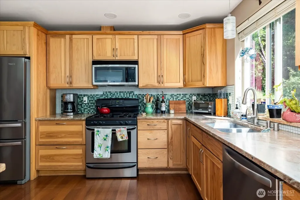 1796 Twin Oaks Lane Freeland WA 98249