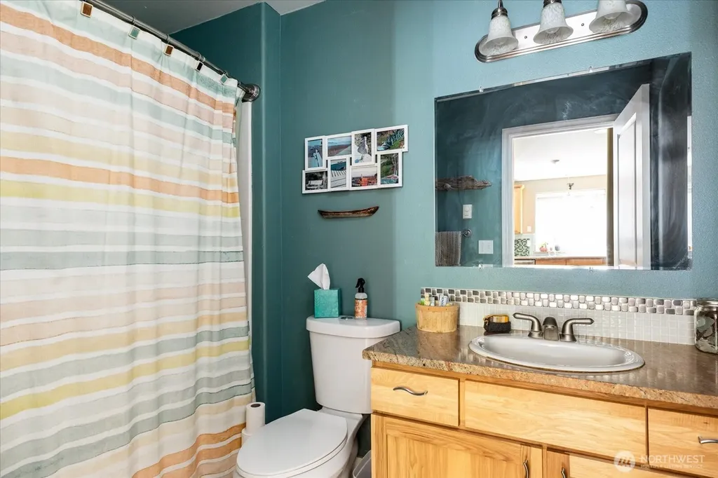 1796 Twin Oaks Lane Freeland WA 98249