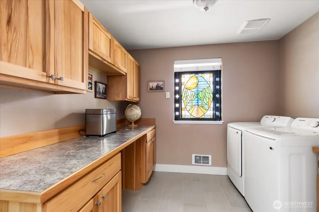 1796 Twin Oaks Lane Freeland WA 98249