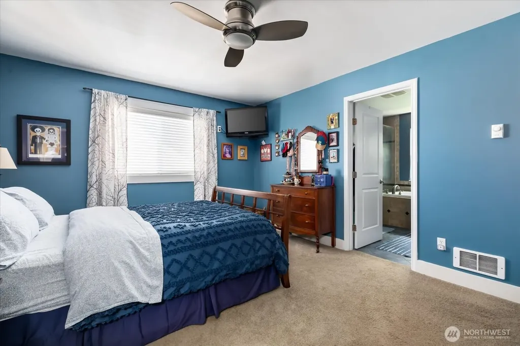 1796 Twin Oaks Lane Freeland WA 98249