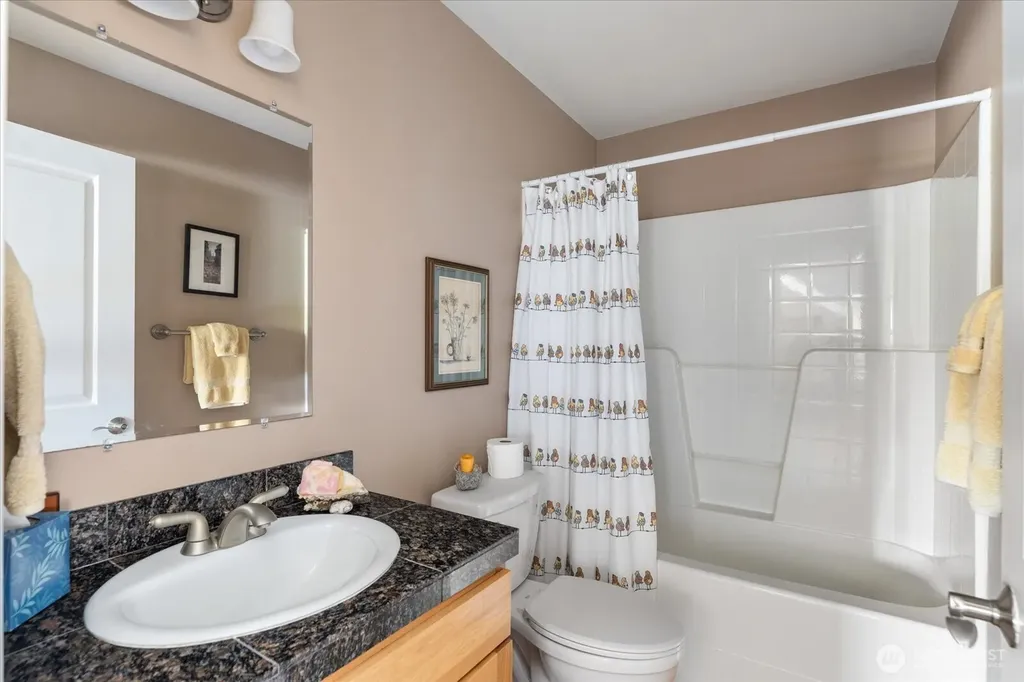 1796 Twin Oaks Lane Freeland WA 98249
