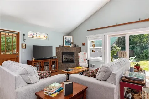 1796 Twin Oaks Lane Freeland WA 98249
