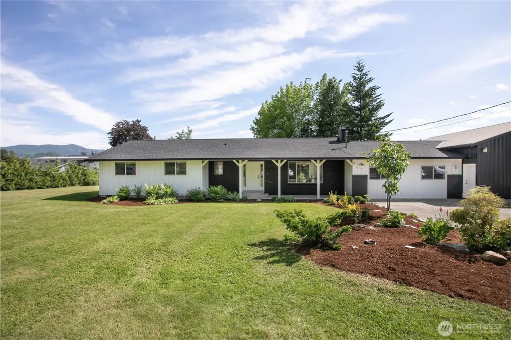 319 Vancouver Street Sumas WA 98295