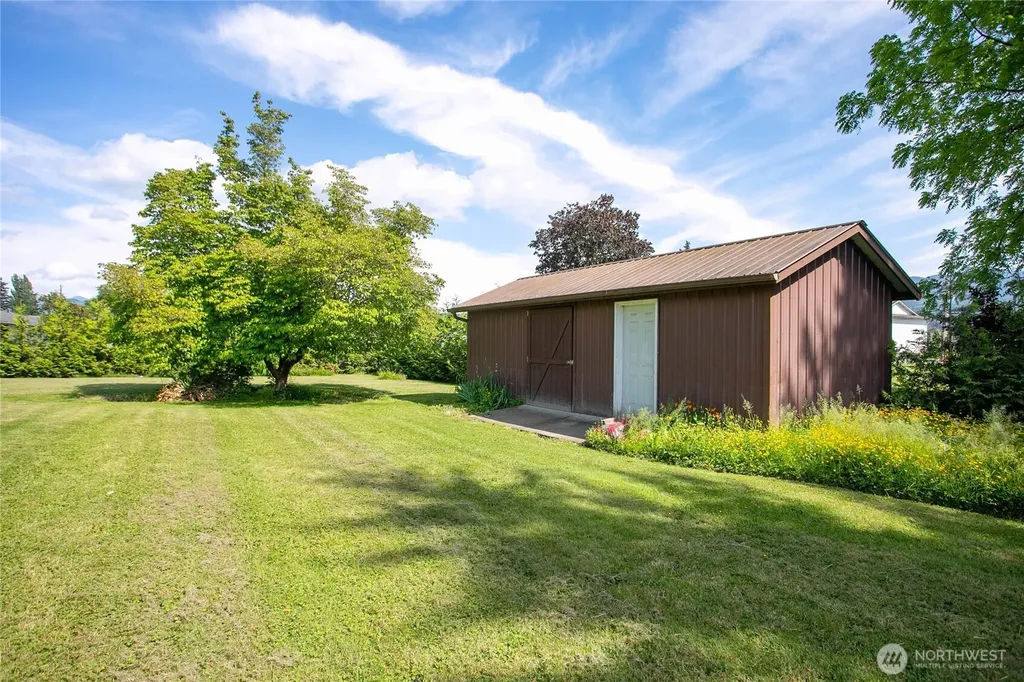 319 Vancouver Street Sumas WA 98295