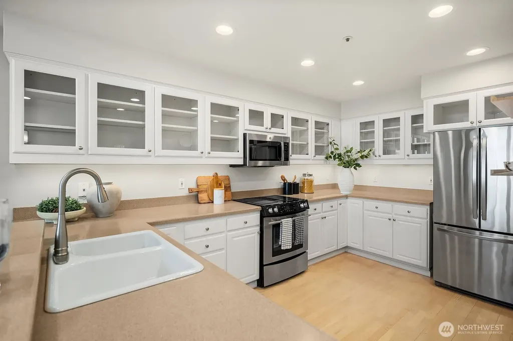 2400 8th Avenue N Seattle WA 98109
