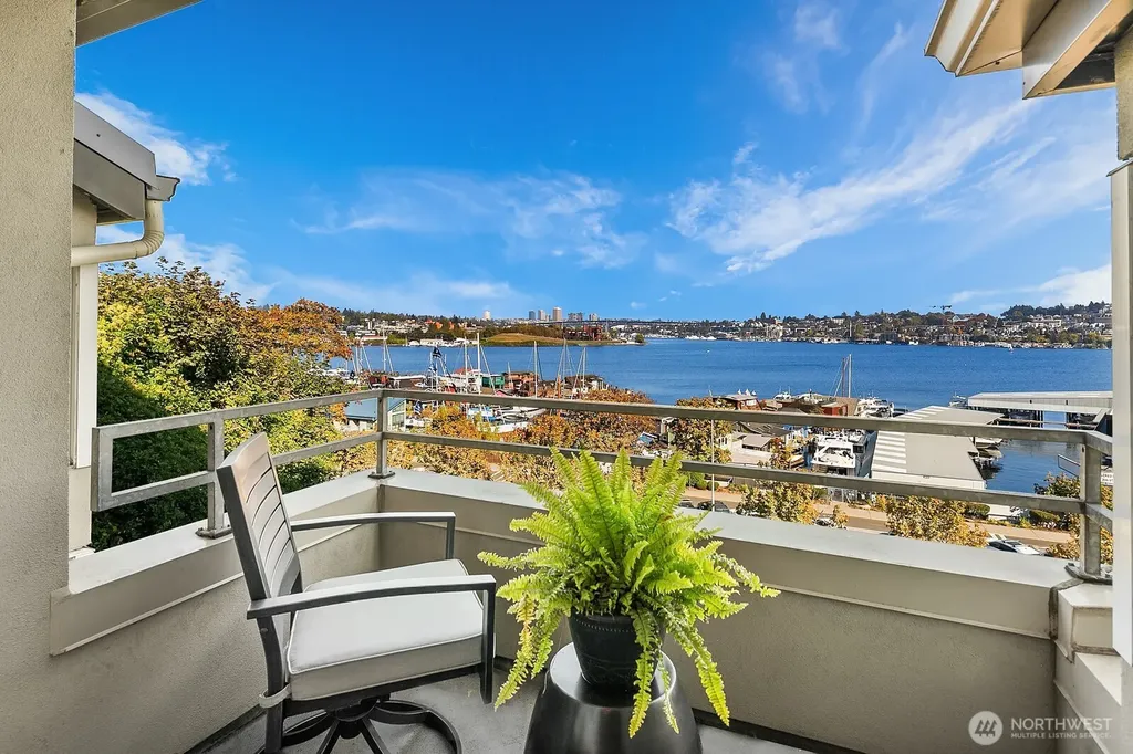 2400 8th Avenue N Seattle WA 98109