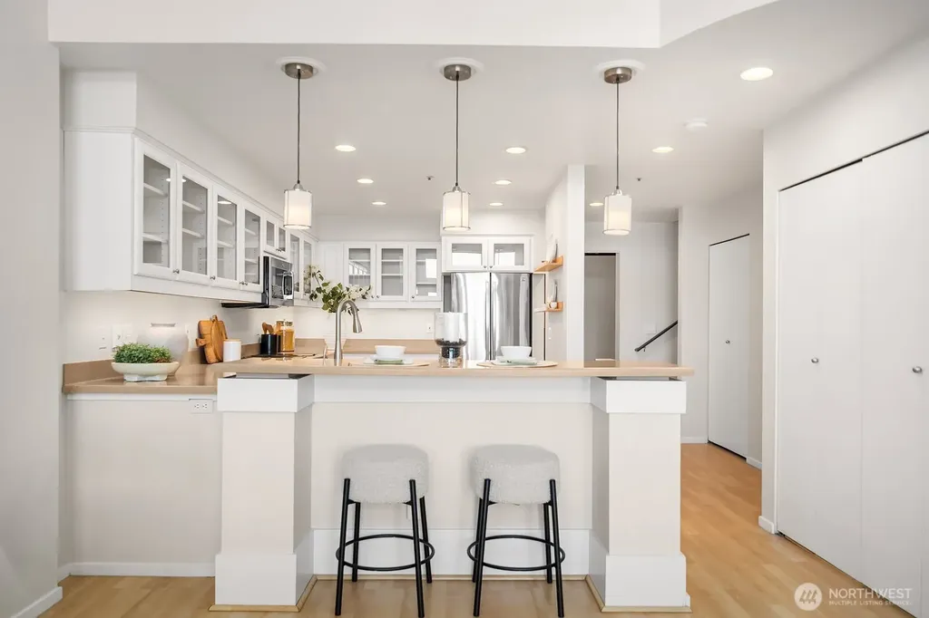 2400 8th Avenue N Seattle WA 98109
