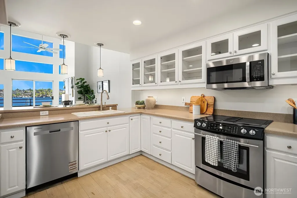2400 8th Avenue N Seattle WA 98109