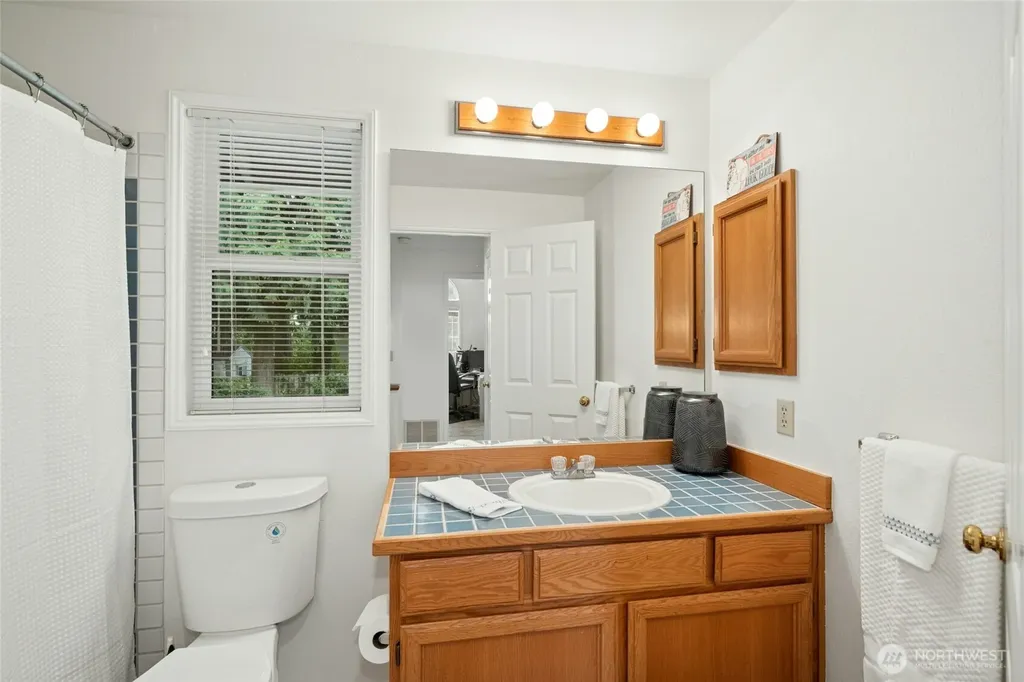 23435 NE 28th Place Sammamish WA 98074