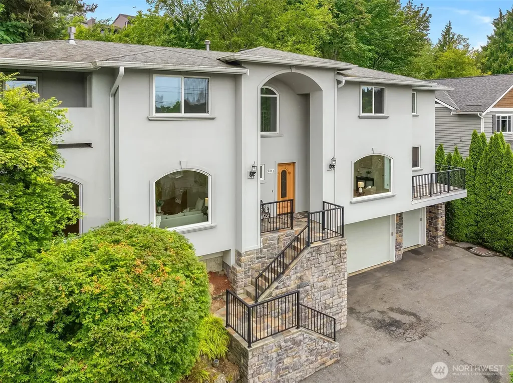 9021 Sand Point Way NE Seattle WA 98115