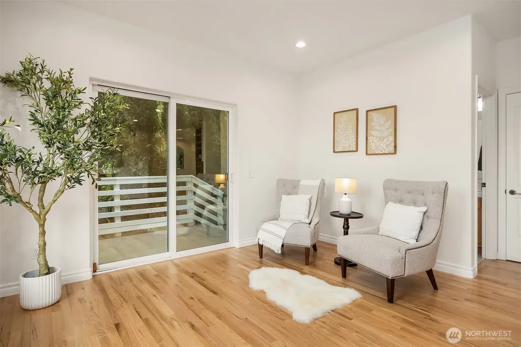 9021 Sand Point Way NE Seattle WA 98115