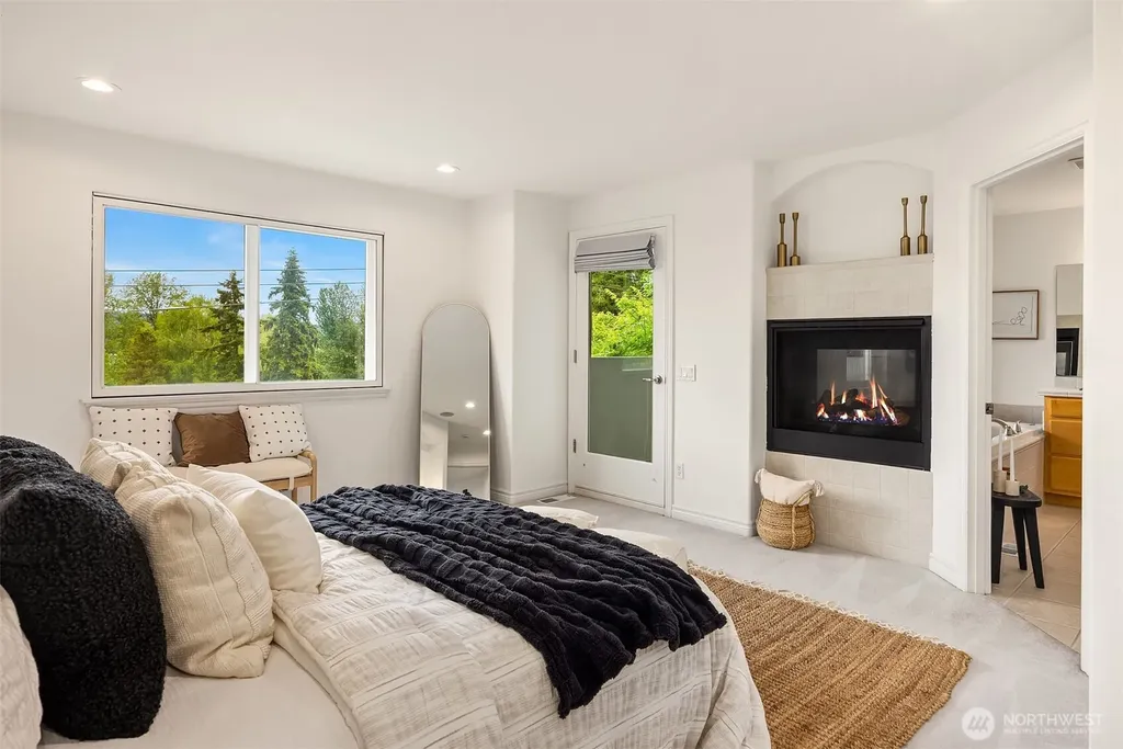 9021 Sand Point Way NE Seattle WA 98115