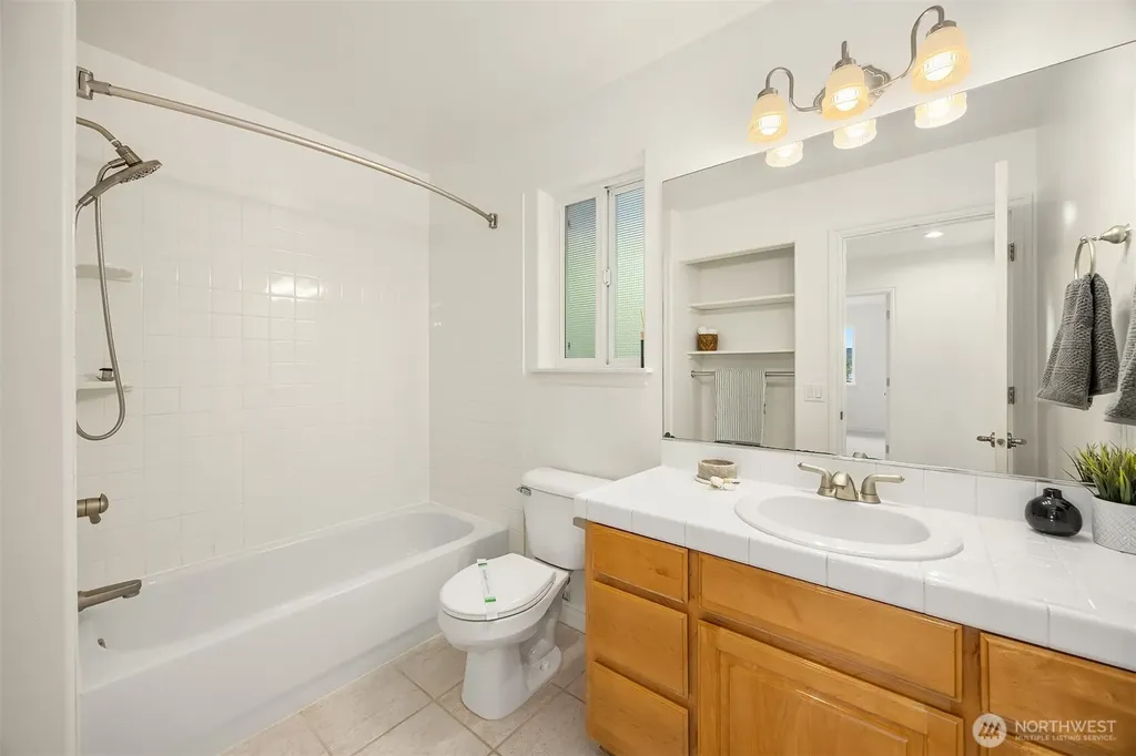 9021 Sand Point Way NE Seattle WA 98115