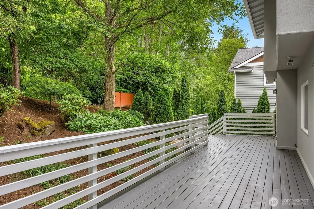 9021 Sand Point Way NE Seattle WA 98115
