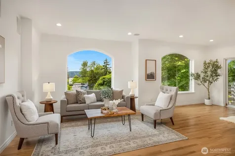 9021 Sand Point Way NE Seattle WA 98115