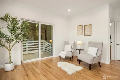 9021 Sand Point Way NE Seattle WA 98115